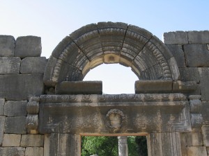 Image of Bar Am-synagogue-arch