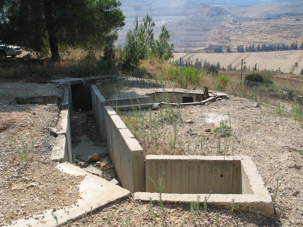 Image of Israel war trench